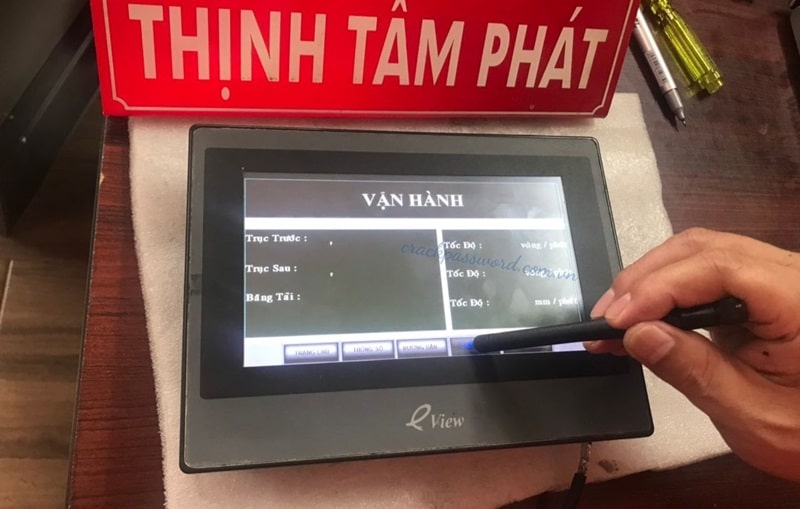 màn hình cảm ứng bị đơ